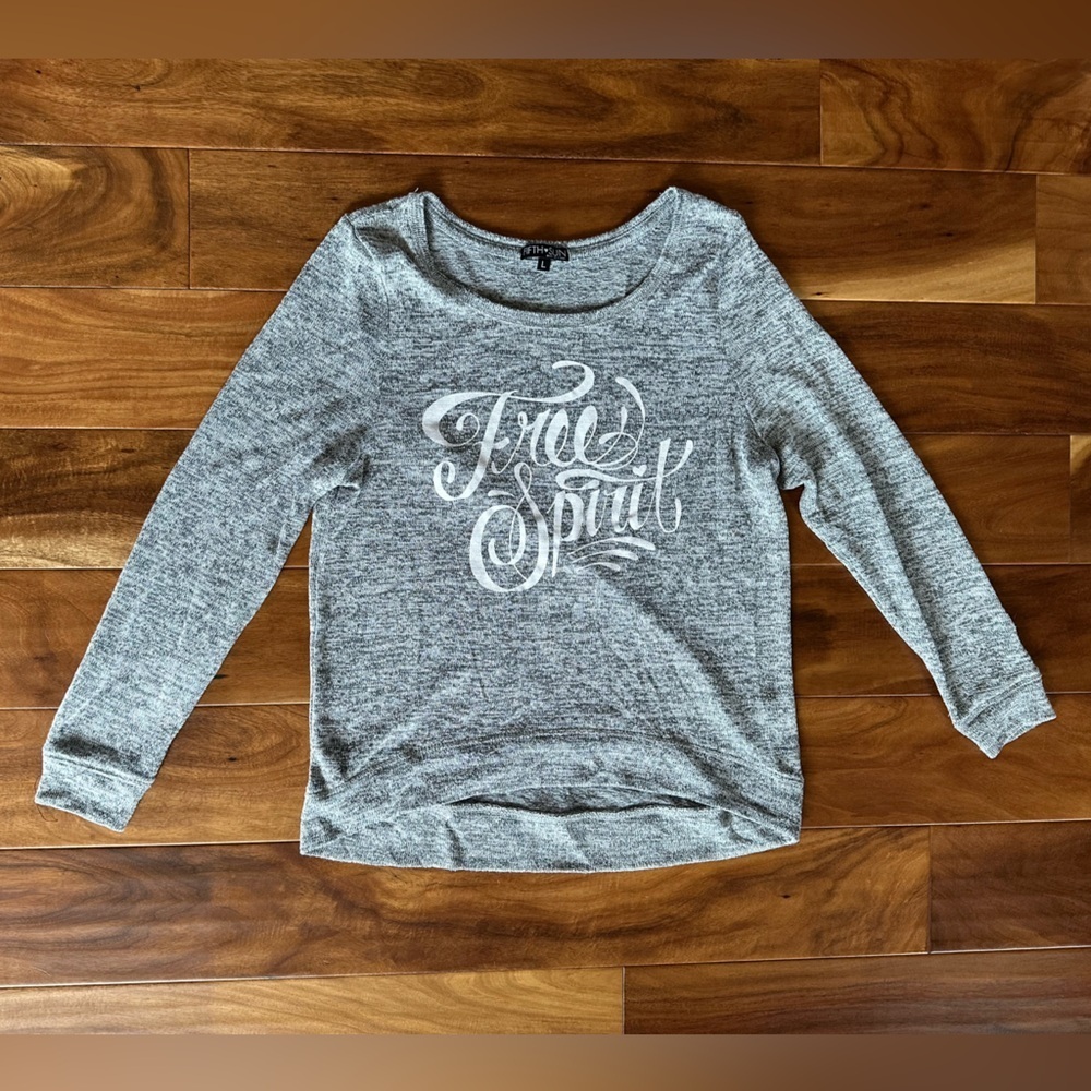 Fifth Sun Grey Free Spirit Sweater Shirt size Large